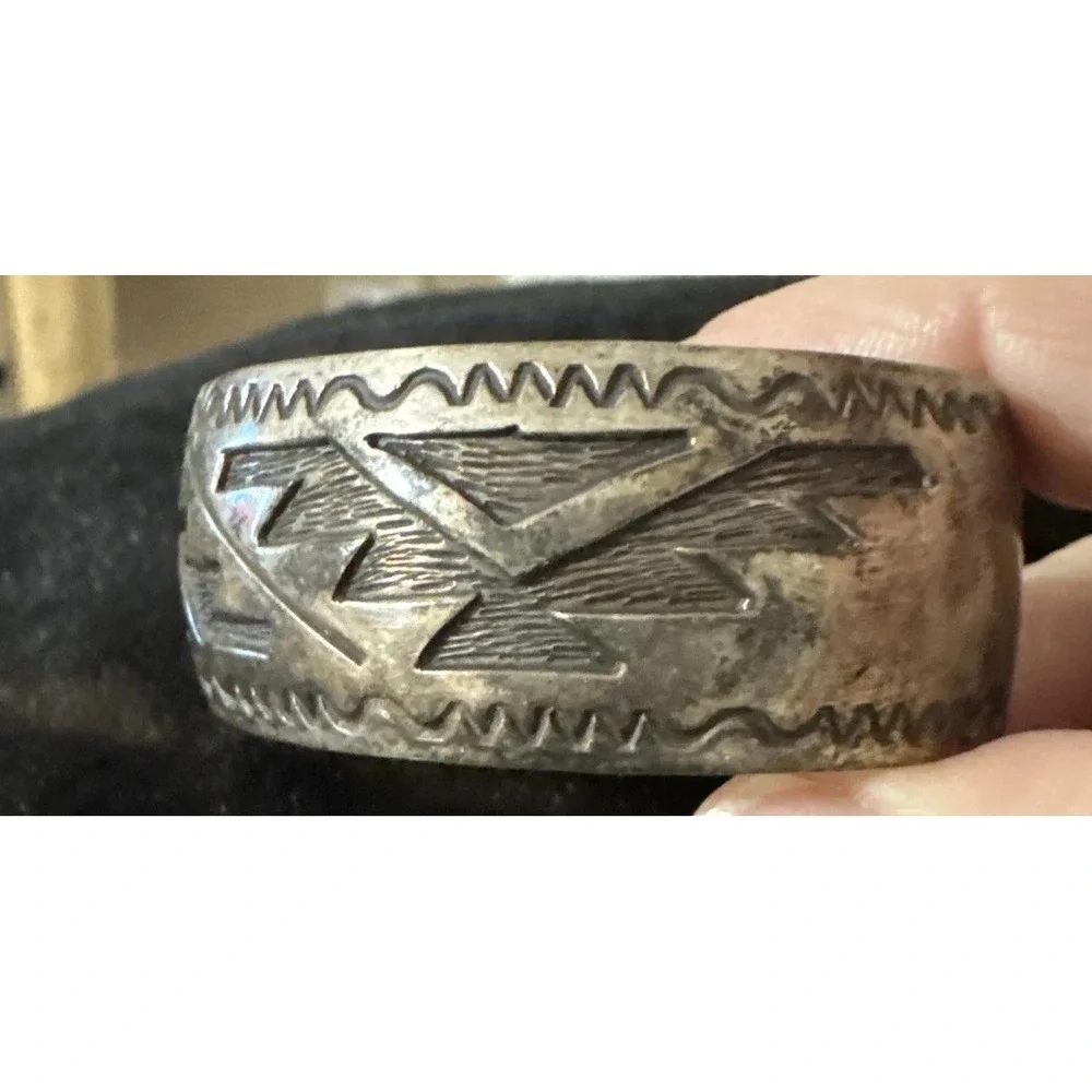 Vintage Navajo cuff Womens sterling silver native American rug pattern signed HB